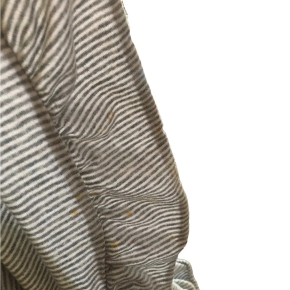 Gray ruffle pin stripe sleeve tshirt - Picture 4 of 6